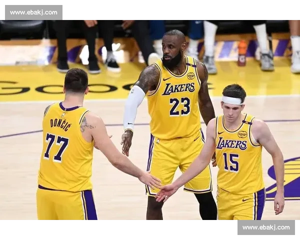 热火对阵湖人精彩直播 全程跟踪最新赛况与精彩瞬间分析